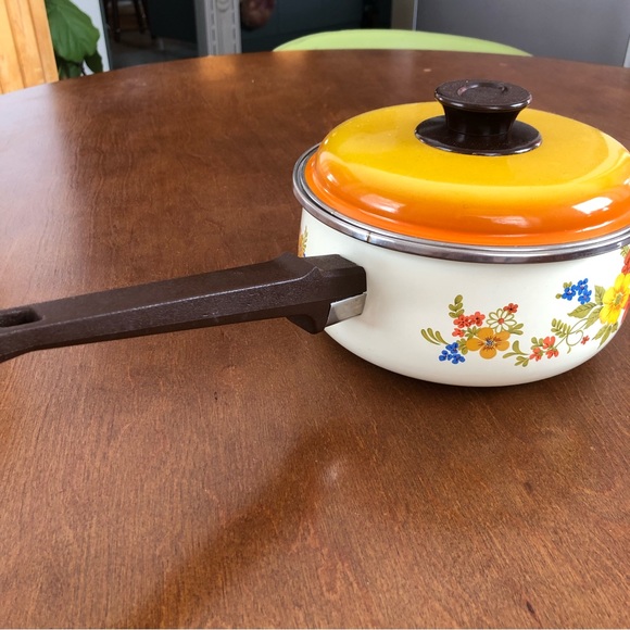 vintage Sweet Flowers saucepan with lid - Picture 4 of 6